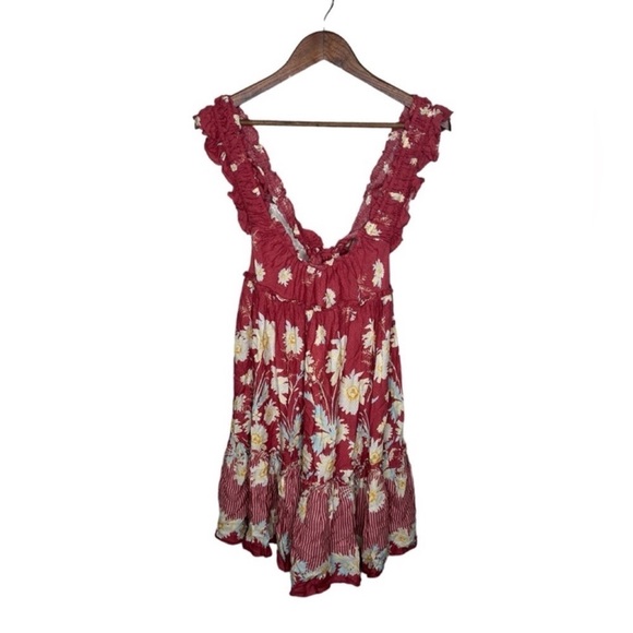 Free People Bali Wild Daisy Mini Slip In Red Ruffle
Floral Dress - Picture 4 of 11